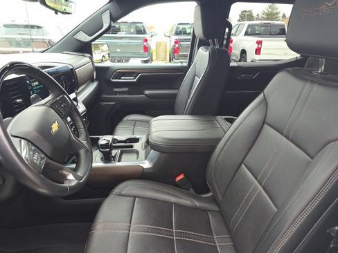 Used 2024 Chevrolet Silverado 1500 High Country image 17