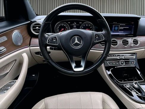 Used 2017 Mercedes-Benz E 400 4MATIC Wagon image 6