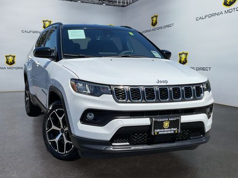 Used 2025 Jeep Compass Limited AWD/4WD image 3