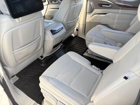 Certified 2024 Cadillac Escalade ESV Sport Platinum w/ LPO, ONYX Package AWD/4WD image 17