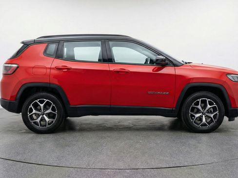 Used 2025 Jeep Compass Limited AWD/4WD image 11