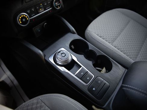 Used 2020 Ford Escape SE image 17