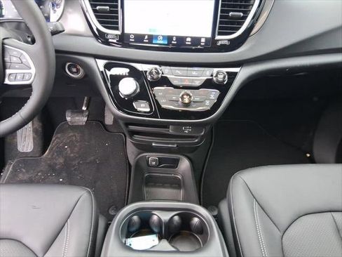 New 2026 Chrysler Voyager LX image 28