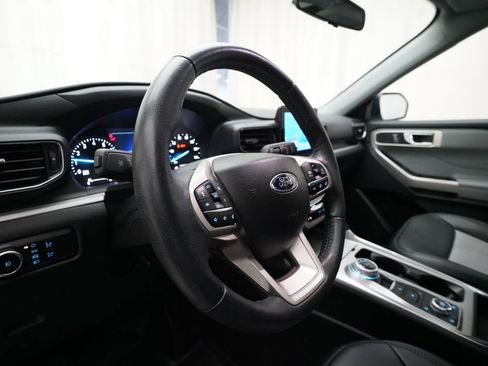 Used 2023 Ford Explorer XLT w/ Equipment Group 202A image 8