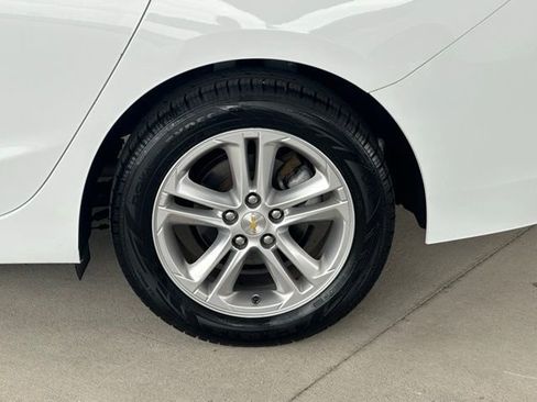 Used 2017 Chevrolet Cruze LT w/ Convenience Package FWD image 11
