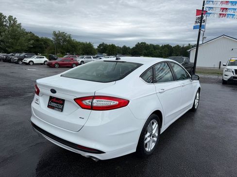 Used 2016 Ford Fusion SE FWD image 4