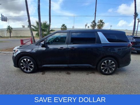 Used 2024 Kia Carnival EX FWD image 4