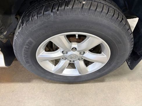 Used 2011 Lexus GX 460 w/ Comfort Plus Pkg image 17