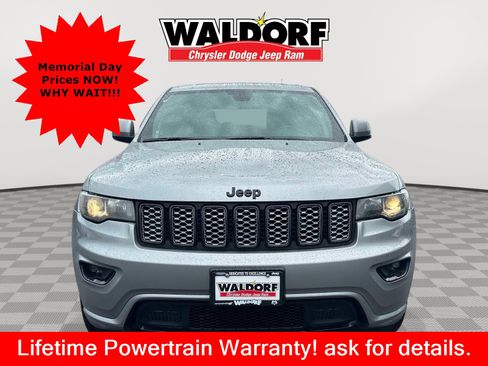 Used 2021 Jeep Grand Cherokee Laredo X AWD/4WD image 2