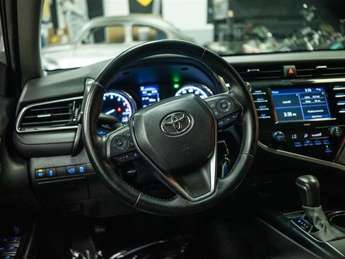 Used 2020 Toyota Camry SE w/ Carpet Mat Package FWD image 15