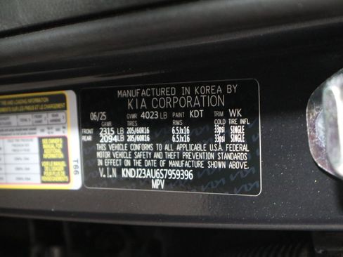 Used 2025 Kia Soul LX w/ LX Technology Package FWD image 34