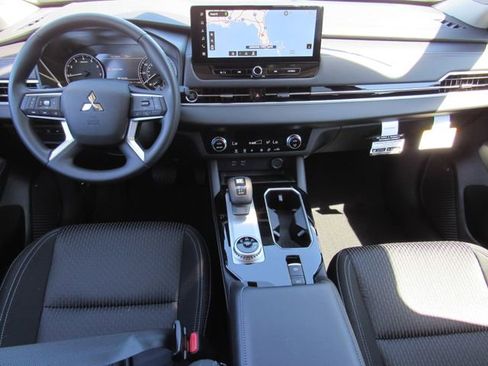 New 2026 Mitsubishi Outlander ES FWD image 15