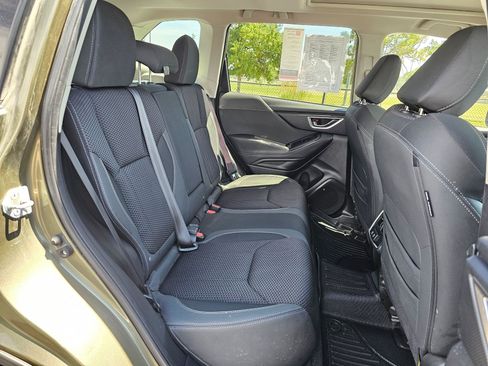 Used 2024 Subaru Forester Premium AWD/4WD image 12