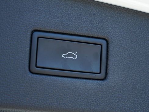 Used 2022 Volkswagen Tiguan SE R-Line image 11