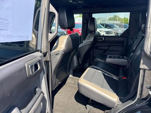 Used 2025 Ford Bronco Outer Banks AWD/4WD image 12