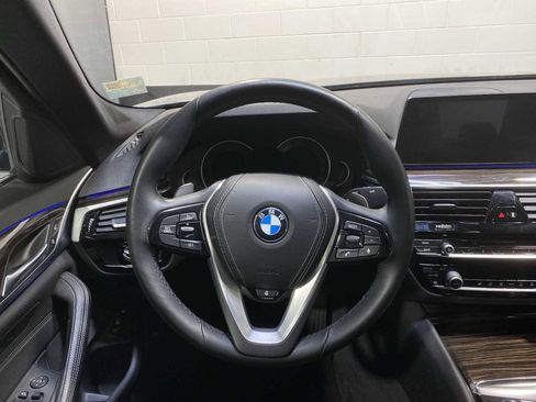 Used 2019 BMW 530e xDrive w/ Convenience Package image 15