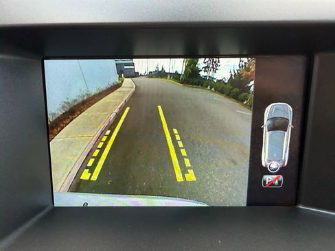 Used 2016 Volvo XC60 T5 Premier w/ Proximity Package image 17