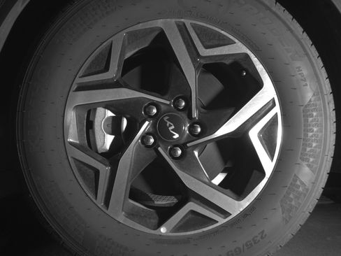 Used 2025 Kia Sportage LX image 12