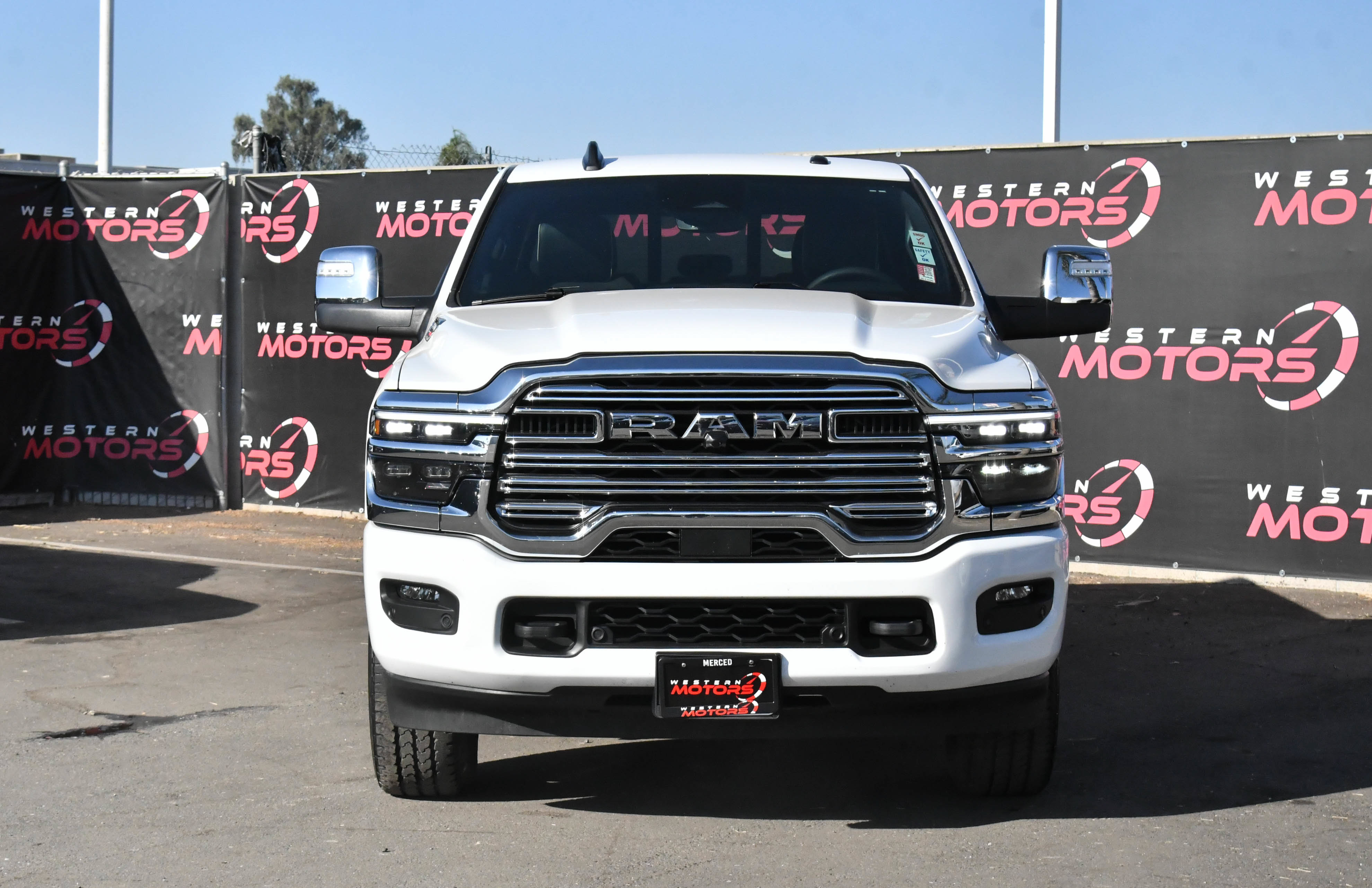 Used 2026 RAM 2500 Laramie AWD/4WD image 2