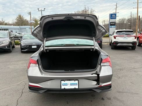 Used 2023 Hyundai Elantra SEL w/ Convenience Package image 11