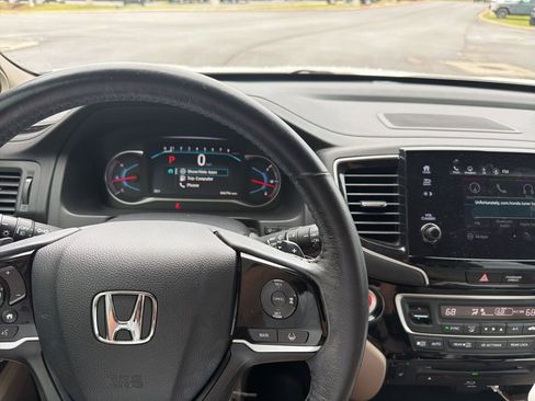 Used 2022 Honda Pilot Touring image 11