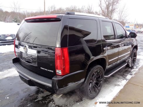 Used 2012 Cadillac Escalade Luxury image 3
