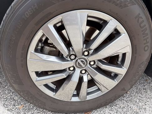 Used 2024 Nissan Pathfinder SV FWD image 5