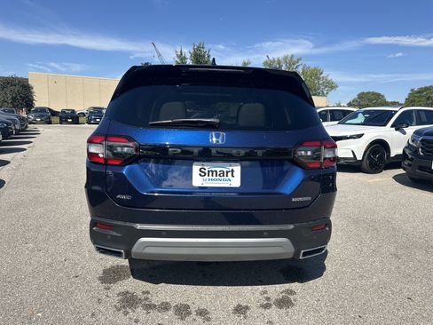 Used 2024 Honda Pilot Touring image 9