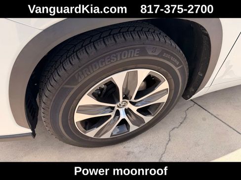 Used 2023 Toyota Highlander XLE image 8