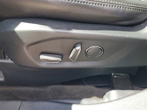 Used 2018 Ford Explorer XLT w/ Equipment Group 202A image 20