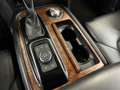 Used 2024 Nissan Armada SL w/ Captain's Chairs Package AWD/4WD image 16