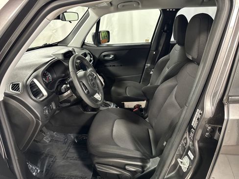 Used 2019 Jeep Renegade Sport w/ UConnect 7.0 Group FWD image 3