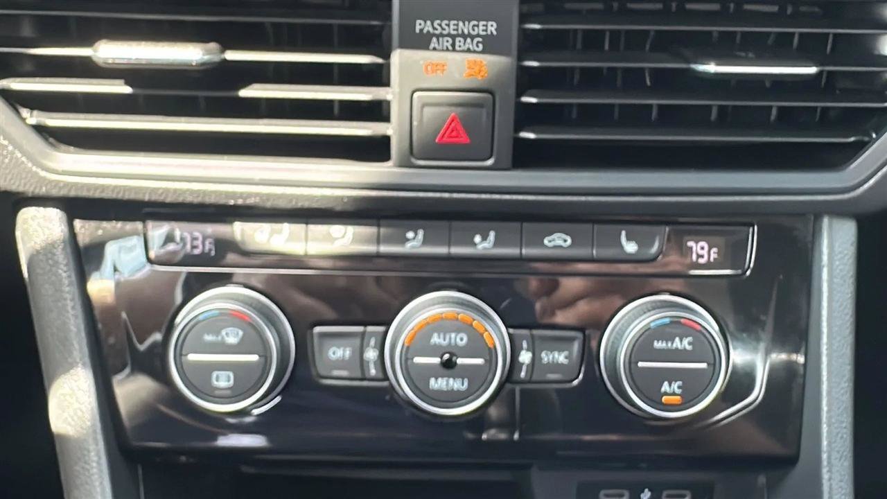 Used 2021 Volkswagen Jetta SE w/ SE Cold Weather Package FWD image 43