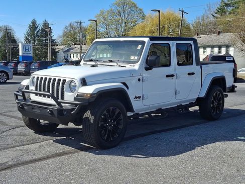 Used 2023 Jeep Gladiator Sport AWD/4WD image 3