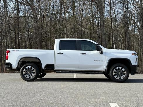 Used 2022 Chevrolet Silverado 2500 Custom w/ Custom Value Package image 5