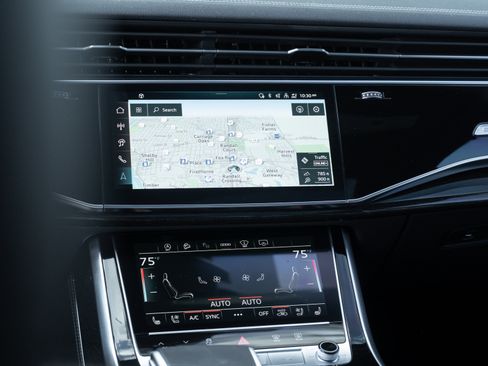 Certified 2025 Audi Q8 Prestige image 12