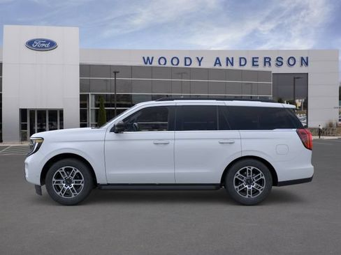 New 2026 Ford Expedition Active RWD image 3