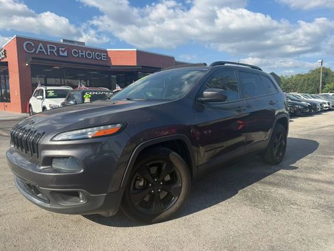 Used 2017 Jeep Cherokee High Altitude w/ Technology Group FWD image 1