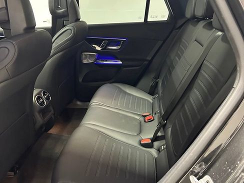Used 2025 Mercedes-Benz GLC 300 4MATIC image 33