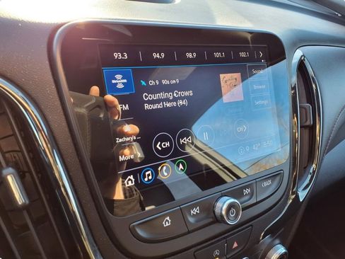 Used 2022 Chevrolet Equinox RS w/ RS Leather Package image 12