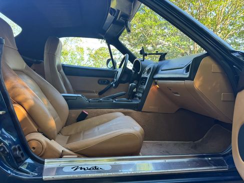 Used 1995 MAZDA MX-5 Miata RWD image 14
