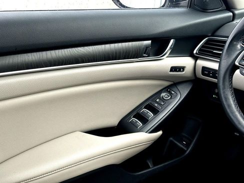 Used 2020 Honda Accord Touring image 28