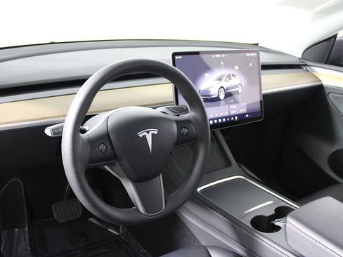 Used 2023 Tesla Model Y Long Range image 7