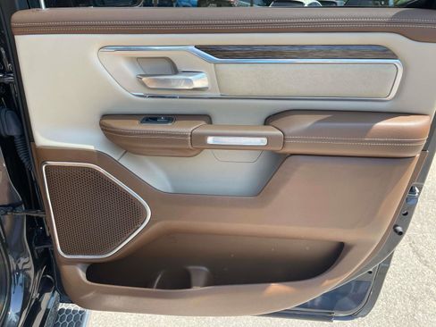 Used 2019 RAM 1500 Laramie AWD/4WD image 30