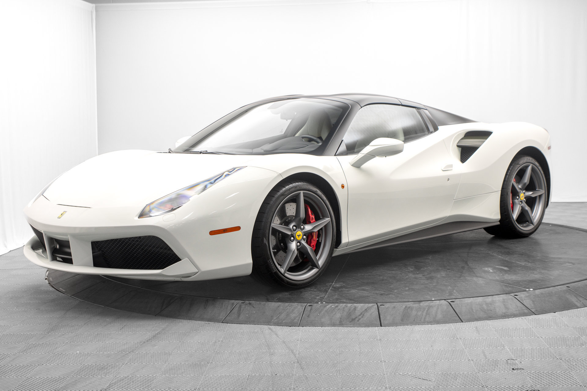 Used 2018 Ferrari 488 Spider RWD image 14