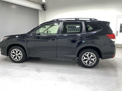 Used 2024 Subaru Forester Premium AWD/4WD image 5