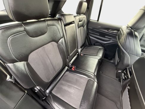 Used 2024 Jeep Grand Cherokee Altitude image 15