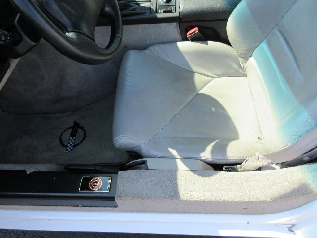 Used 1995 Chevrolet Corvette Coupe RWD image 12
