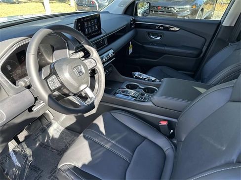 New 2025 Honda Pilot Touring image 23
