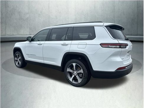 New 2026 Jeep Grand Cherokee L Limited w/ Luxury Tech Group II AWD/4WD image 3